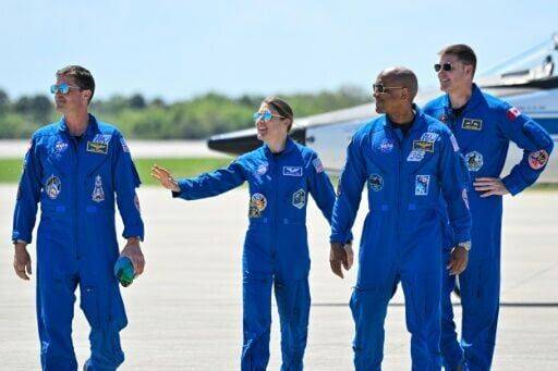 'We are ready': astronauts arrive at launch site for Moon mission