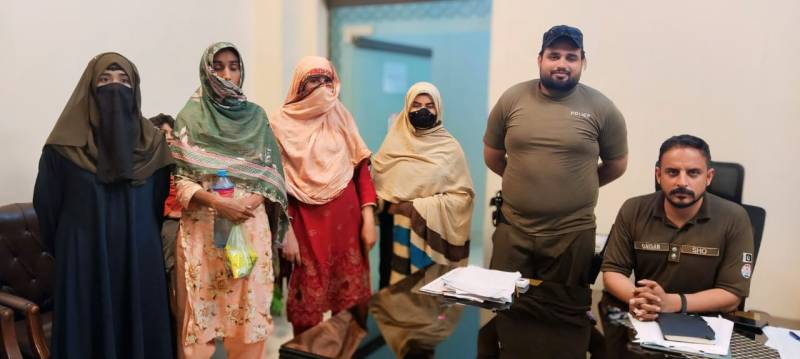 Honey trap gang arrested in Burewala for blackmailing citizen
