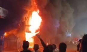 Fire sweeps another Karachi mart
