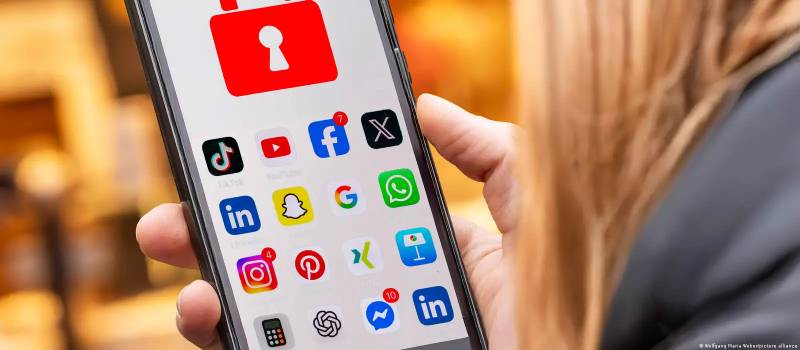 France eyes ban on social media for under-15s