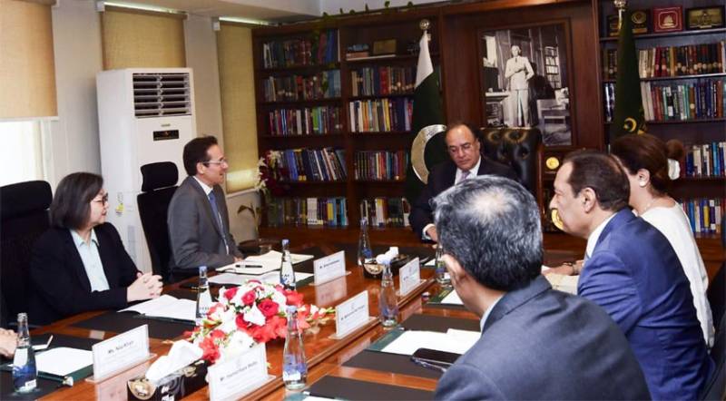 IFC delegation briefs FM Aurangzeb on its growing portfolio in Pakistan