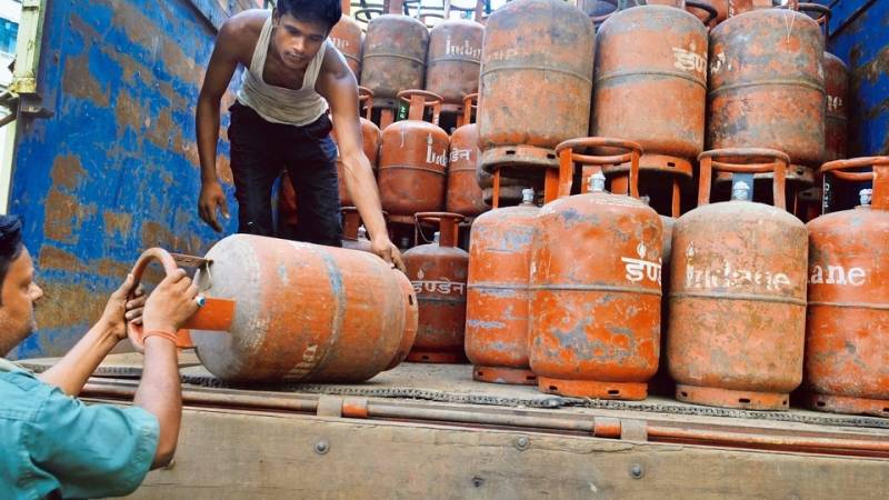 India hikes jet fuel, commercial LPG cost