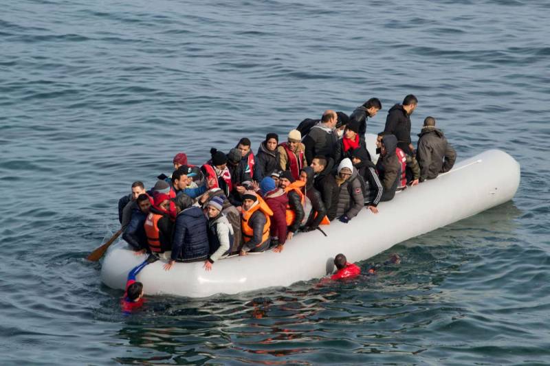 18 migrants drown after boat sinks off Turkey