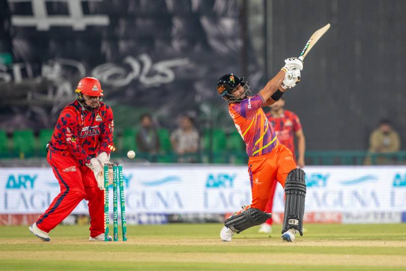 Azam Khan, David Warner lead Karachi Kings to thrilling five-wicket win