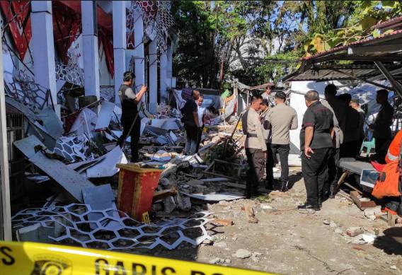 Major earthquake in Indonesia kills one, sparks panic