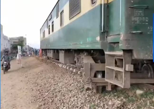 Two bogies of Mianwali Express derail near Sargodha