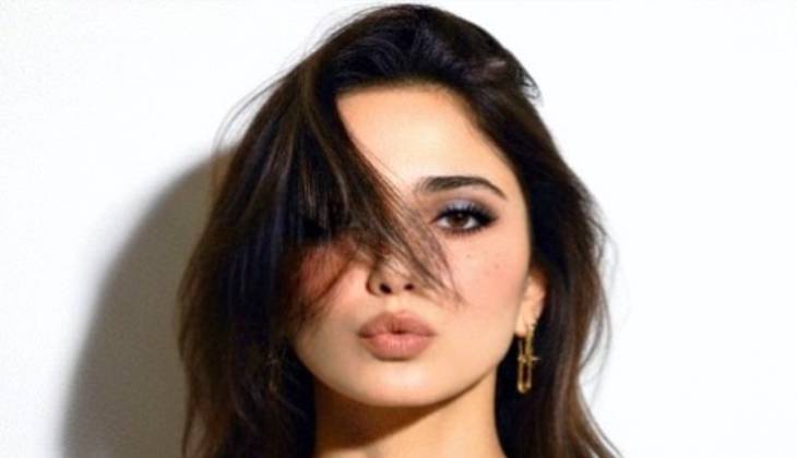 Aima Baig drops sneak peek of glam shoot, wins praise from Maya Ali