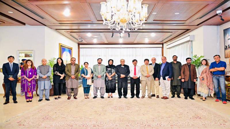 DPM Dar holds interactive briefing with anchorpersons, journalists