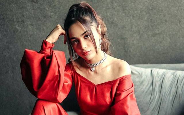 Aima Baig gets emotional as she celebrates Annural Khalid’s nikah
