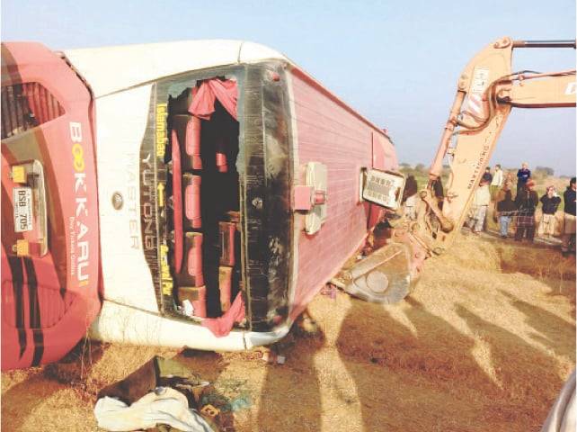 Four dead in Khairpur, Arifwala road accidents