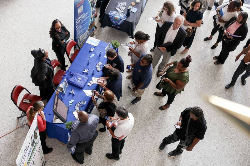 US registers strong job growth in boost to Trump
