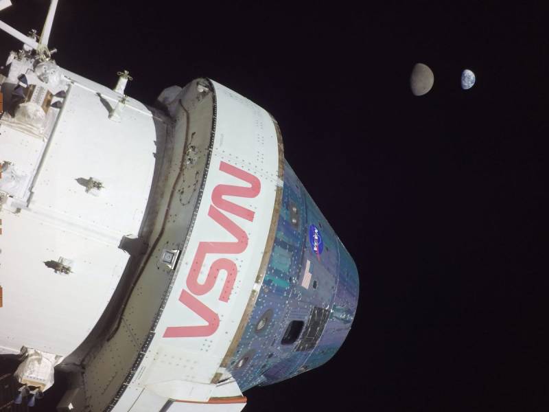 Artemis astronauts pass half-way point on way to Moon