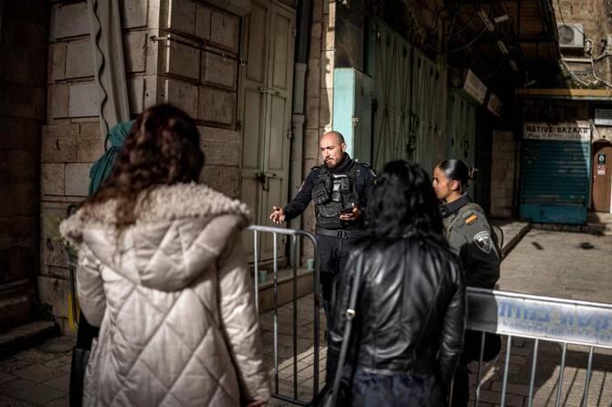 Easter in Jerusalem disrupted by war and restrictions at Holy Sepulchre