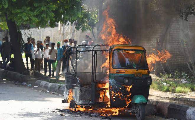 Three killed after fire breaks out in rickshaw in Multan