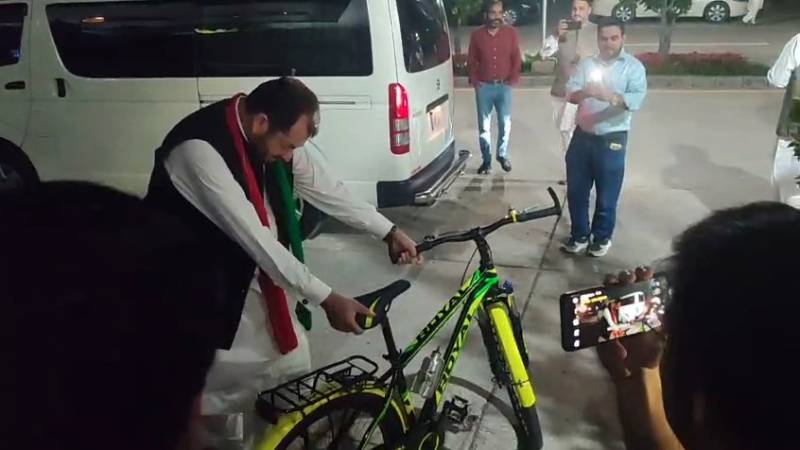 PTI MNA rides bicycle to parliament, questions rulers for not buying oil from Iran