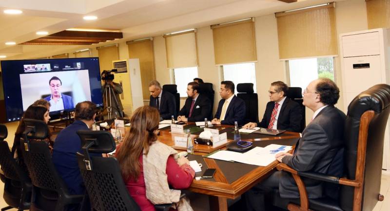 Aurangzeb meets global investors, highlights Pakistan's economic stability and reform agenda