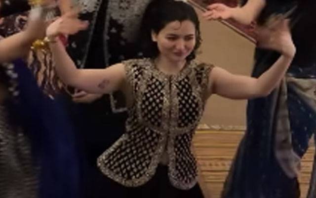 Hania Aamir’s power-packed dance steals the spotlight