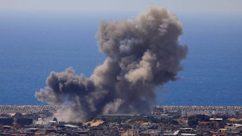 Iran hits Gulf states after agreeing 'fragile' truce with US