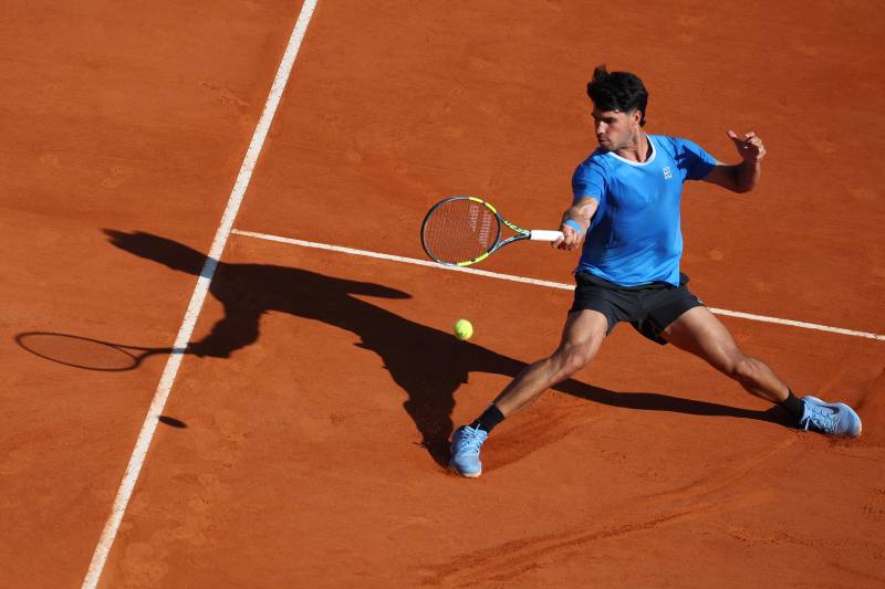 Sinner and Alcaraz wobble but advance to Monte Carlo quarter-finals