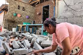 Shallow Indonesian quake damages houses, injures residents