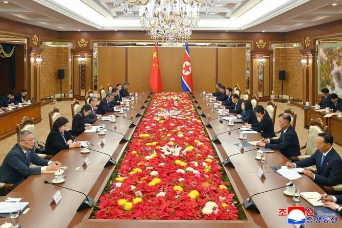 China FM calls for closer ties with North Korea in Kim meeting