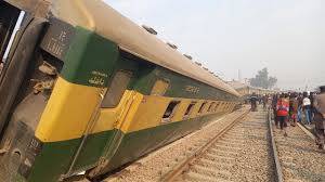 Shalimar Express derailment suspends Lahore-Faisalabad traffic