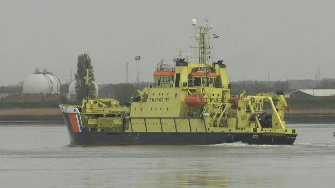 Oil spill halts most shipping traffic in Antwerp port