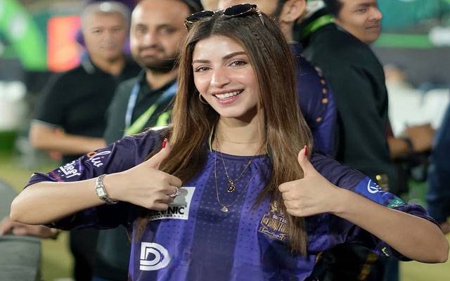 Kinza Hashmi turns heads with stylish stadium look  