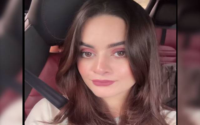 Minal Khan lights up social media with addicted tune 