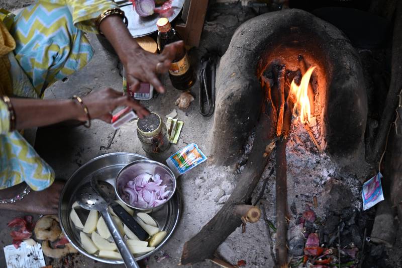 Domestic Indian migrants weigh return home in energy crunch