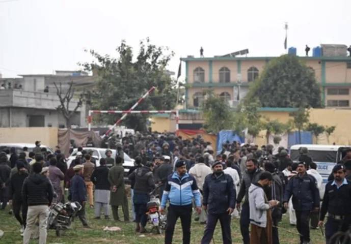Four cops injured, 23 Afghans arrested in Islamabad operation