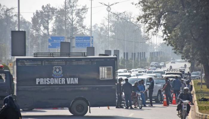 Islamabad police seal Red Zone for non-official vehicles