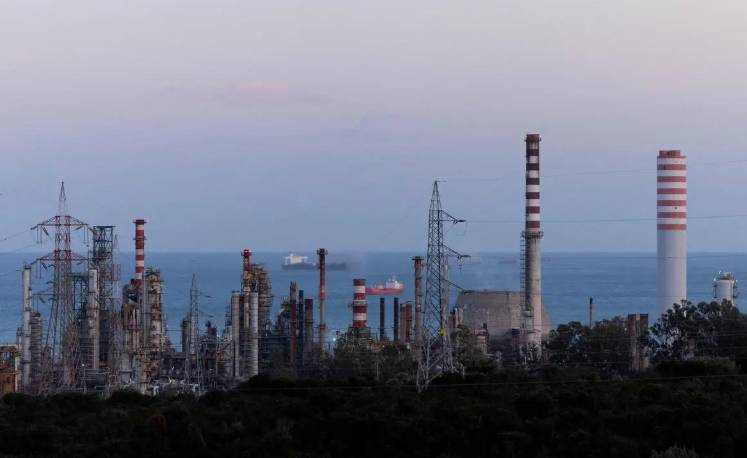 Iran minister says country's oil refining capacity being restored