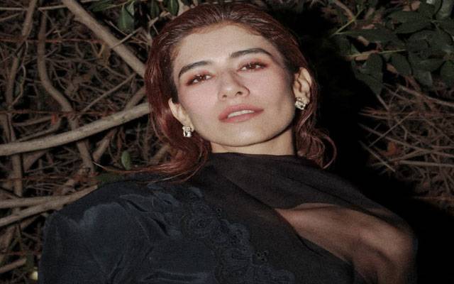Syra Yousuf owns the spotlight in chic black look