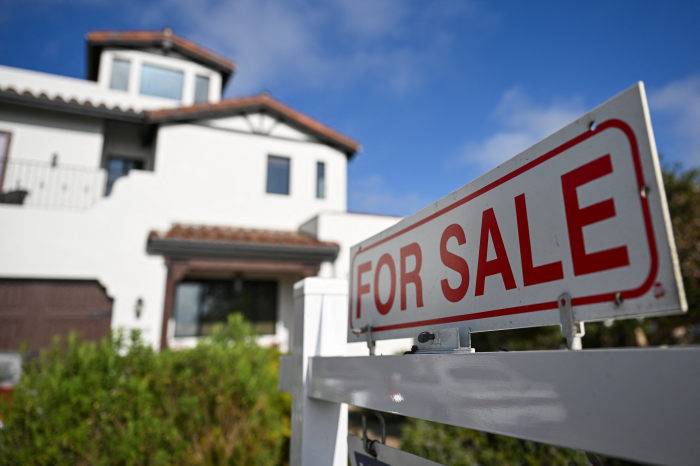 US existing home sales drop 3.5% amid murky interest rate outlook