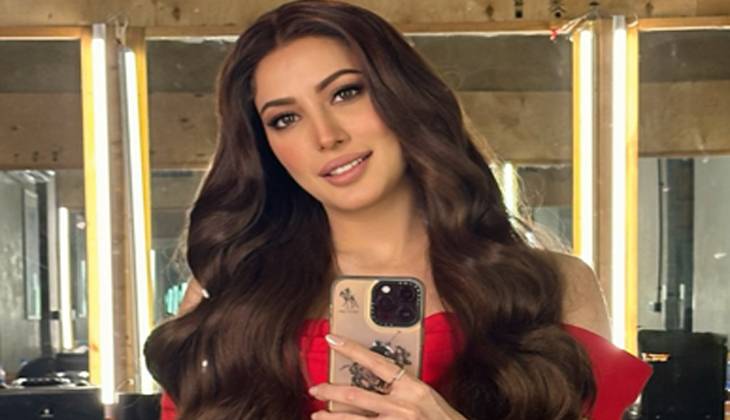 Mehwish Hayat mirrors style and mood in new post