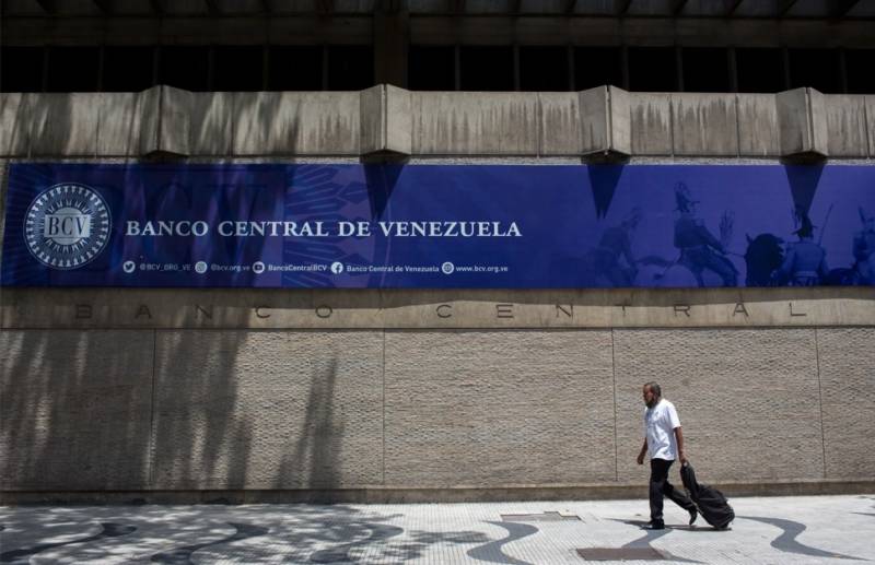 US eases sanctions on Venezuela central bank