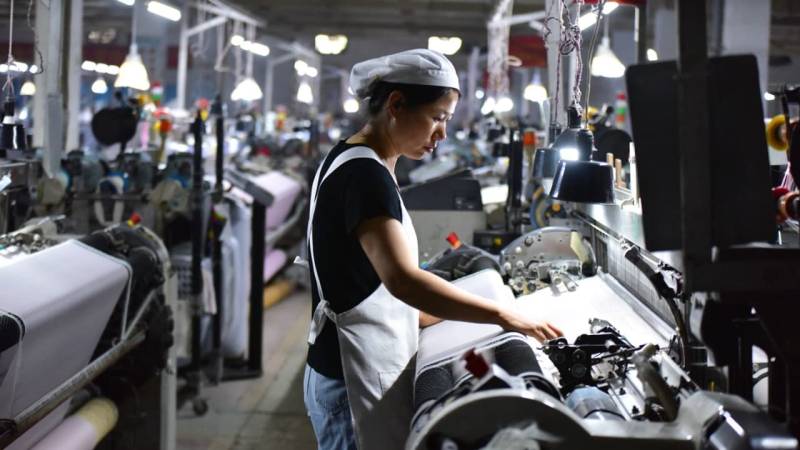 China's economy beats forecasts, but war darkens outlook