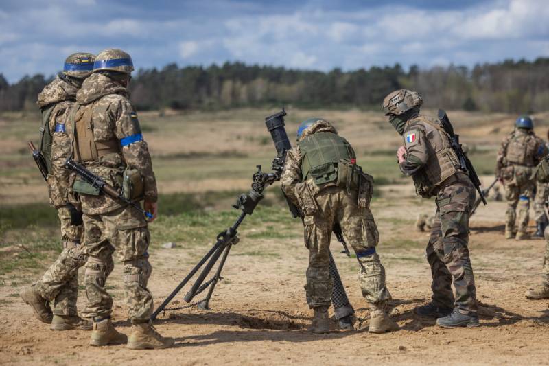 EU, NATO chiefs urge hike in Europe's arms production