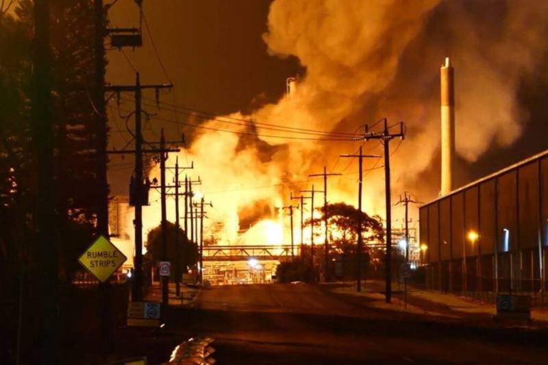 Explosions as fire tears through Australian fuel refinery
