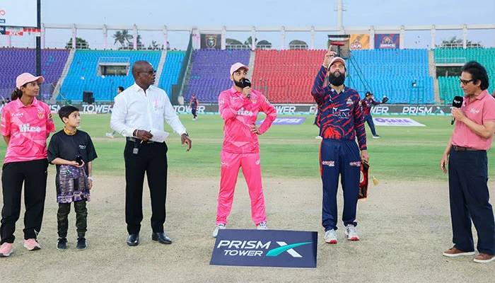 Islamabad United bowl first against Karachi Kings