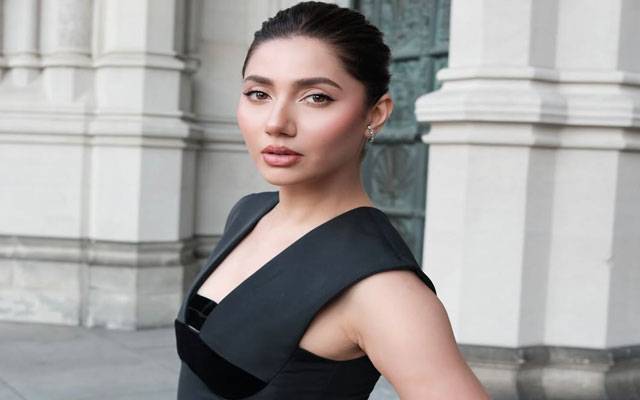 Mahira Khan pulls off show-stopping glam at New York gala