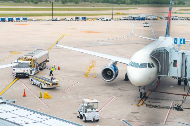 Threat of grounded planes nears as jet fuel supplies dwindle