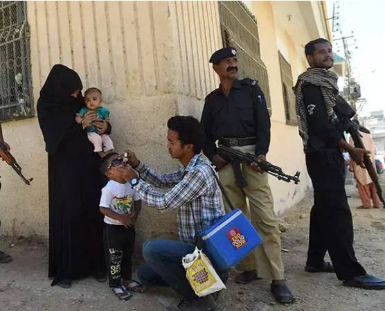 Cop, guarding polio team in Jacobabad, injured in firing