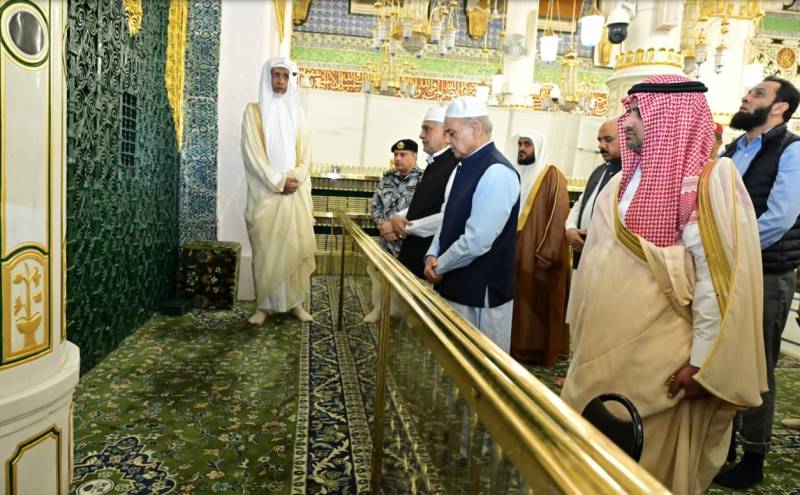 Shehbaz pays respects at Roza-e-Rasool, prays for world peace