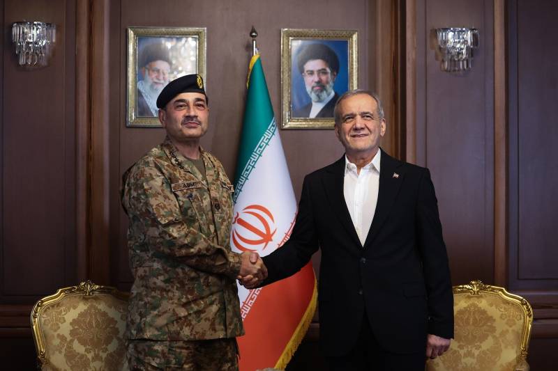 Field Marshal Asim meets Iranian President to Pezeshkian discuss peace 