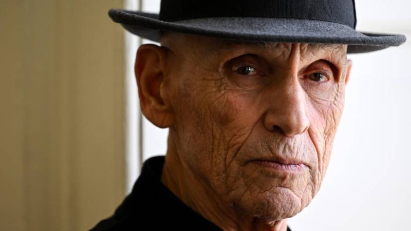Famed photographer Joel Meyerowitz embraces camera phones