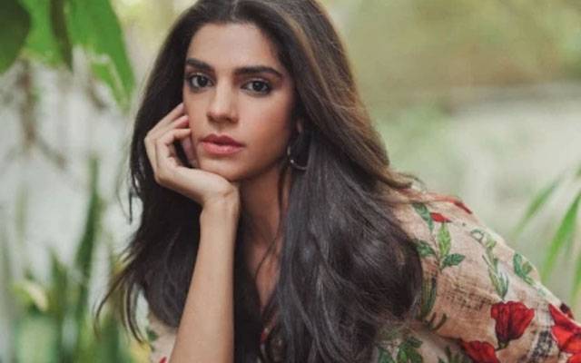 Sanam Saeed ignites nostalgia storm with iconic role throwback