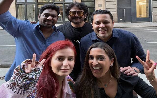 Momina Mustehsan steals spotlight at star-studded New York hangout