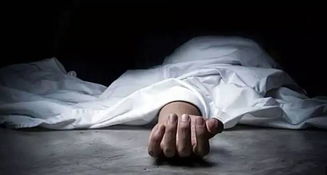 Cop martyred as police foil bid to smuggle betel nuts in Karachi